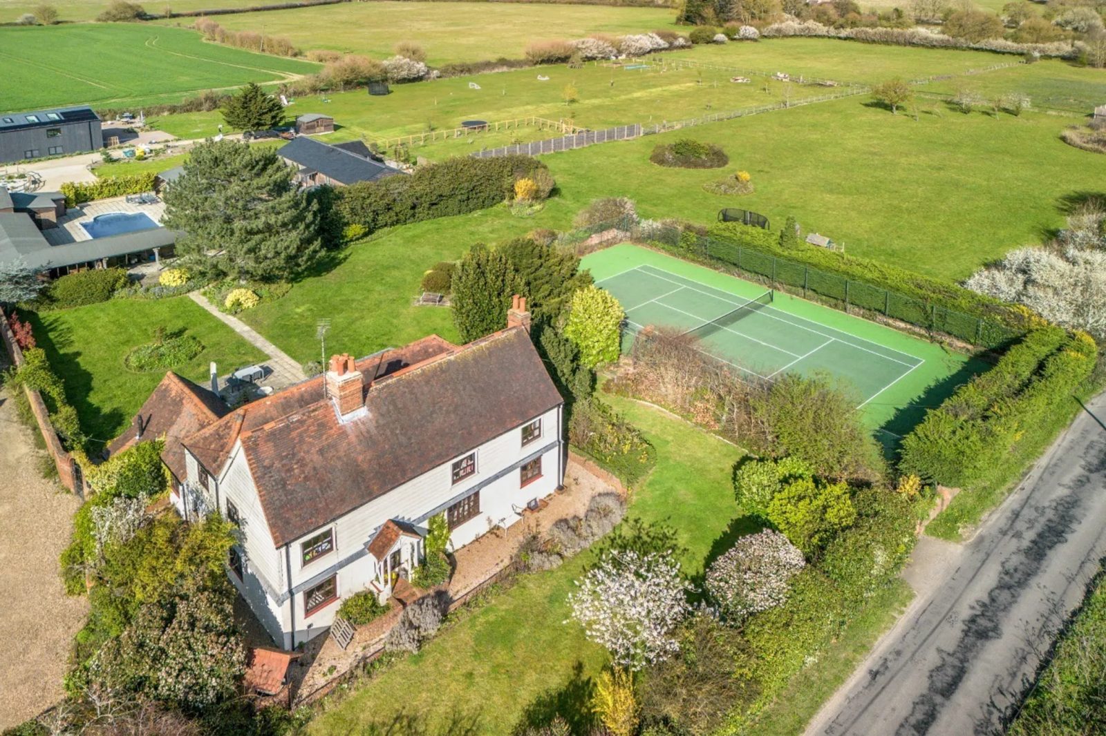 Shenfield: grade II listed farmhouse