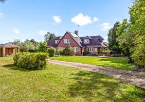 Detached house with paddocks in Pulborough