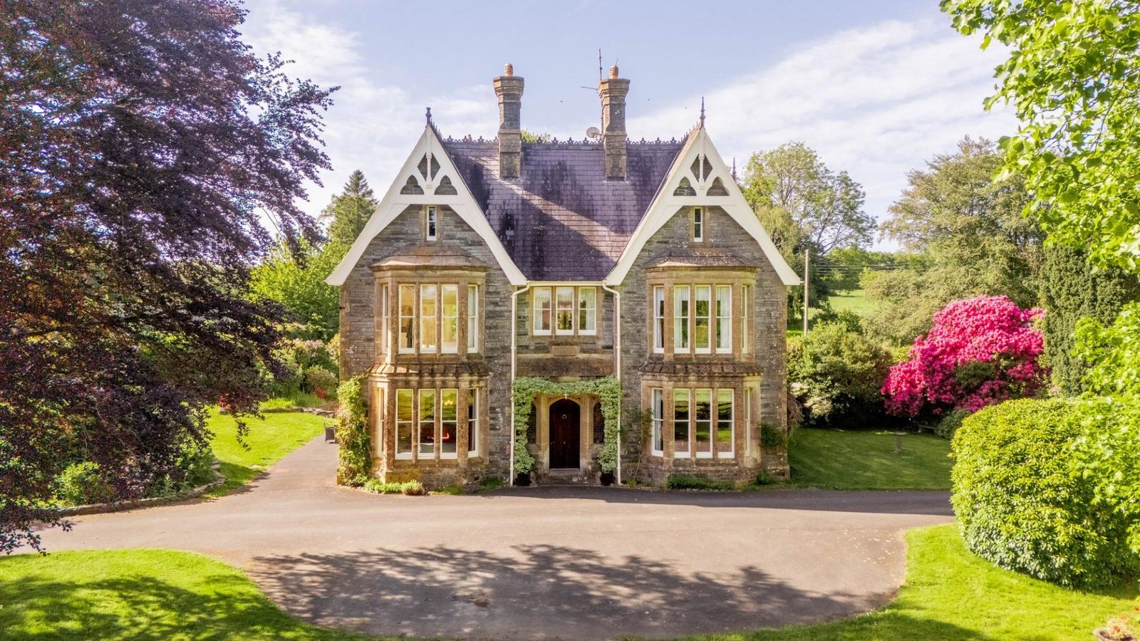 Manor House for sale with 9 bedrooms, Glanolmarch Mansion, Llechryd