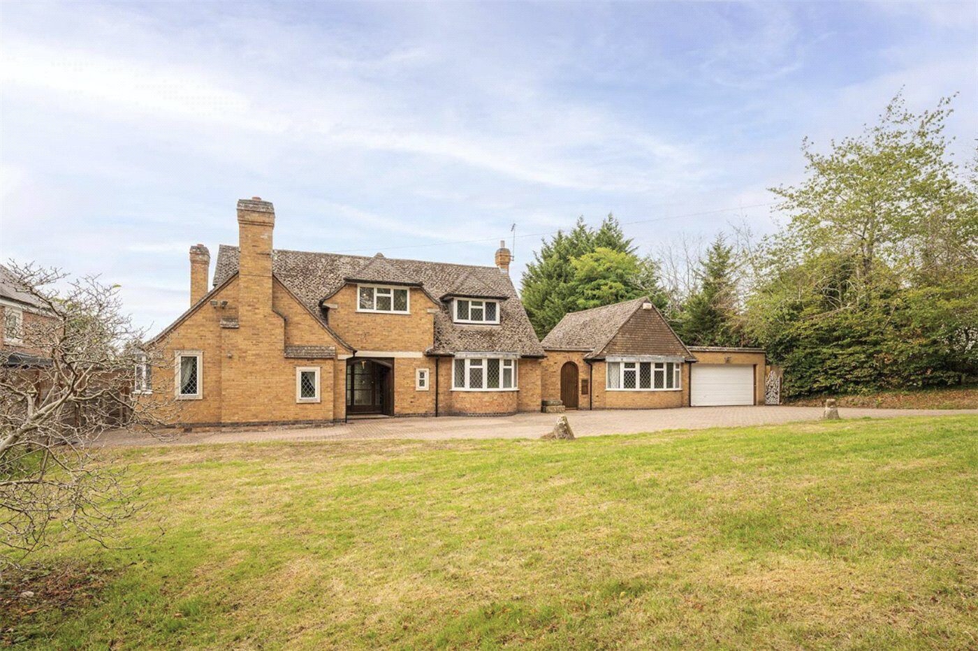 Barford Hill: waterfront house with outbuildings
