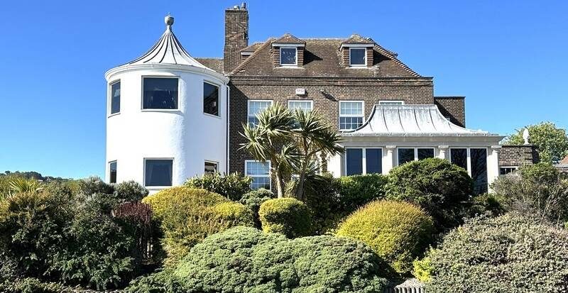 4 bedroom waterfront property for sale in MORYN