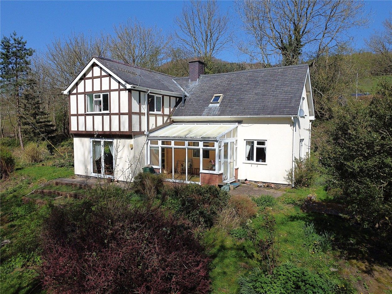 Country house, Caersws