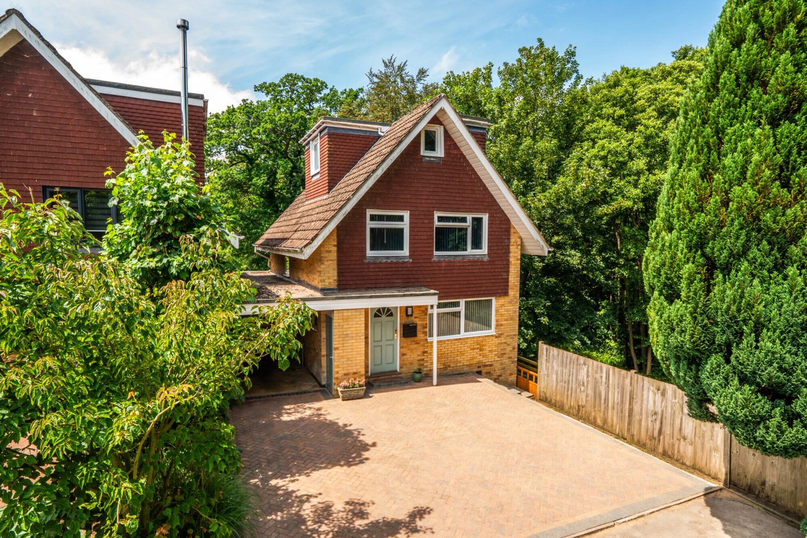 Wey Lodge Close, Liphook, GU30