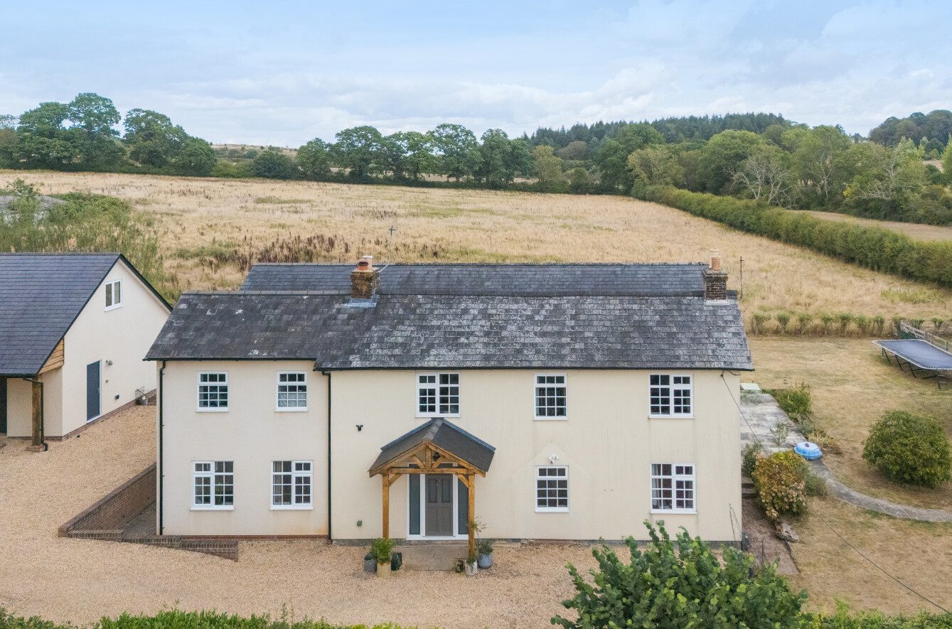 Semi-detached apartment with outbuildings, Eastleigh