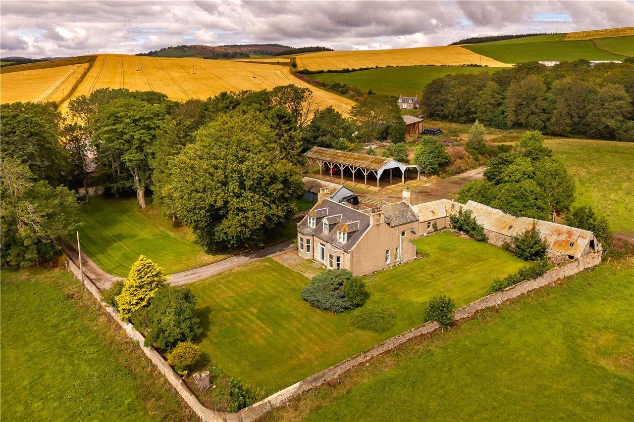 Alford: farmhouse with paddocks