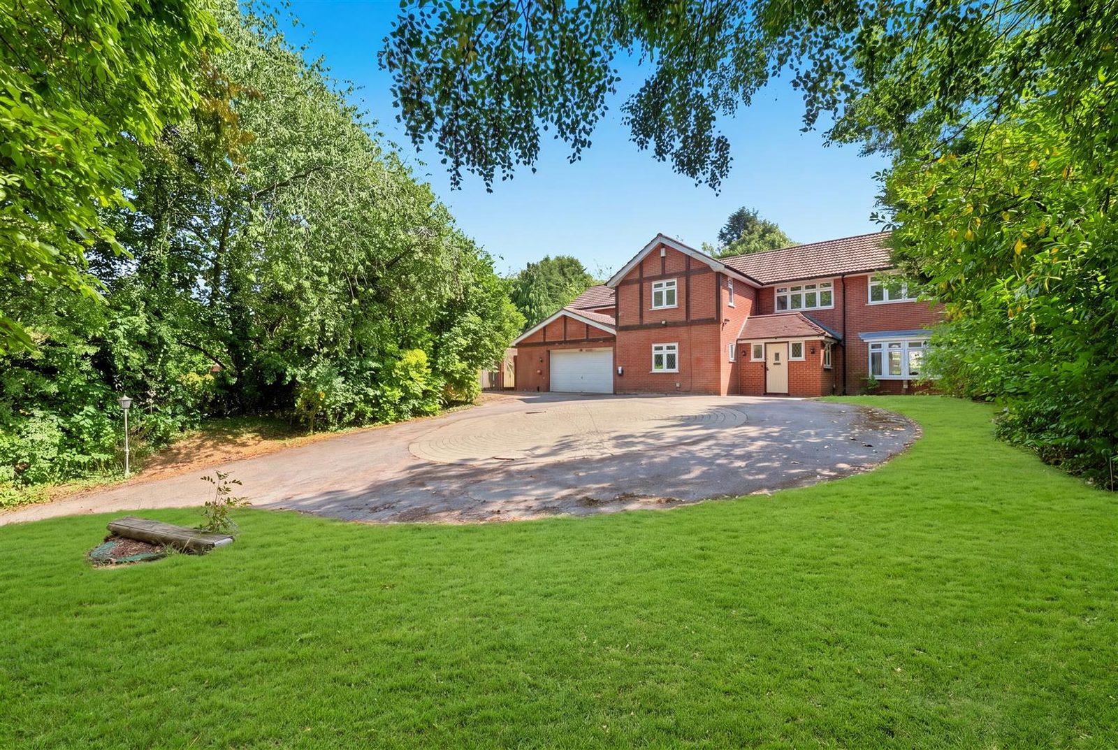 Trade Winds Halloughton