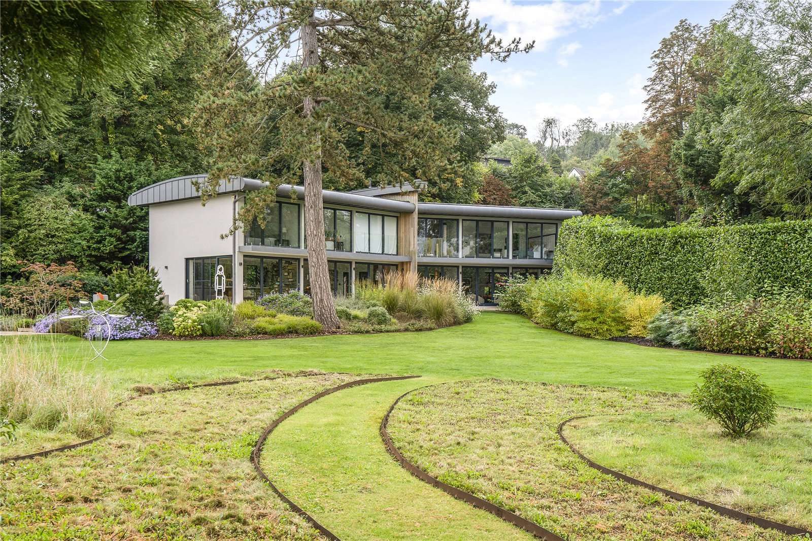 Maidenhead: house with a mooring