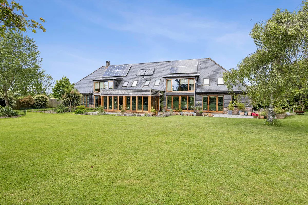 Equestrian with outbuildings, Hampshire GU32