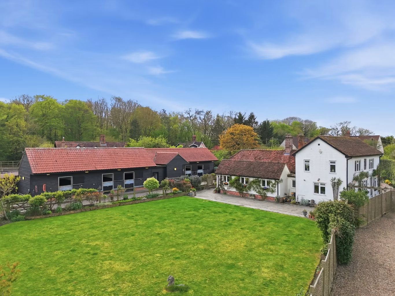 Detached house with paddocks in Willingale