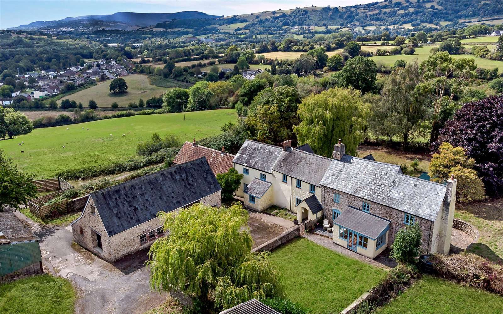 Farmhouse with paddocks in Pontypool