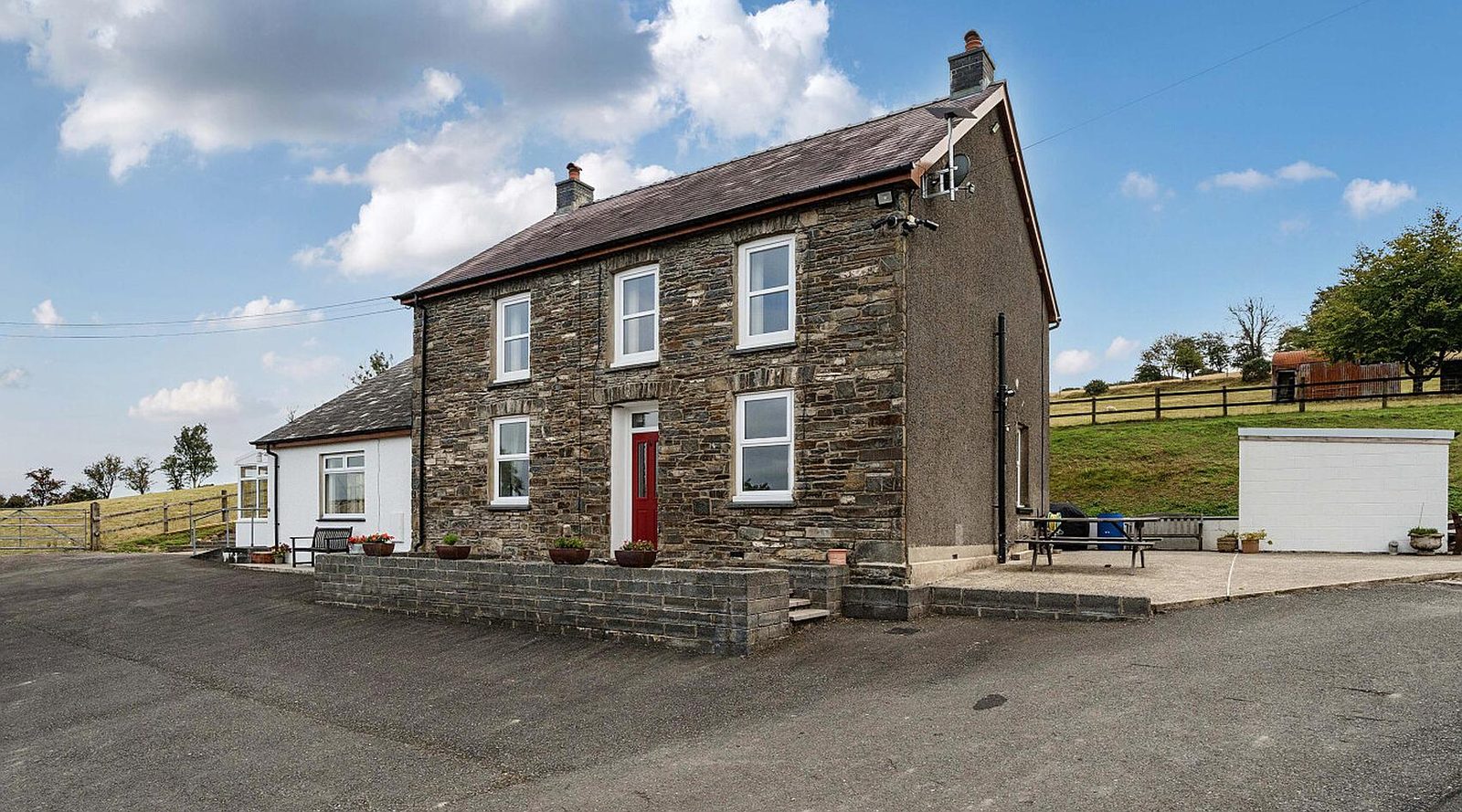 Lampeter CARMARTHENSHIRE: farmhouse with outbuildings