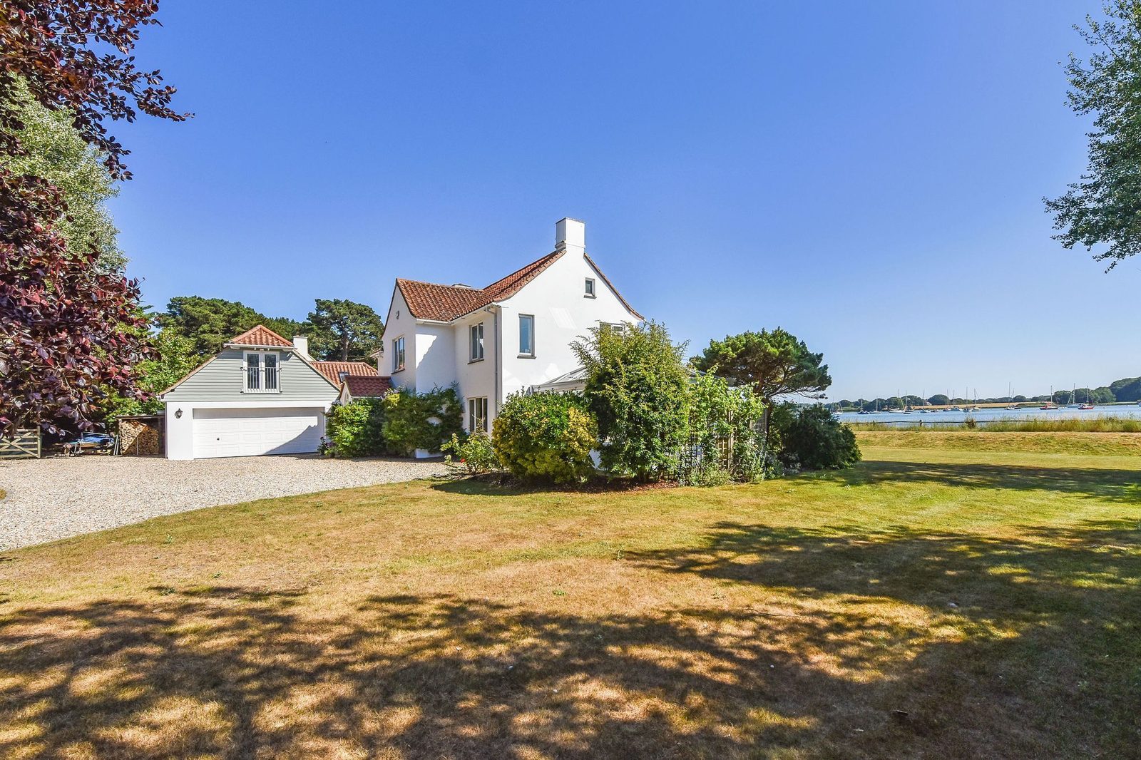 Detached house with a mooring in Bosham