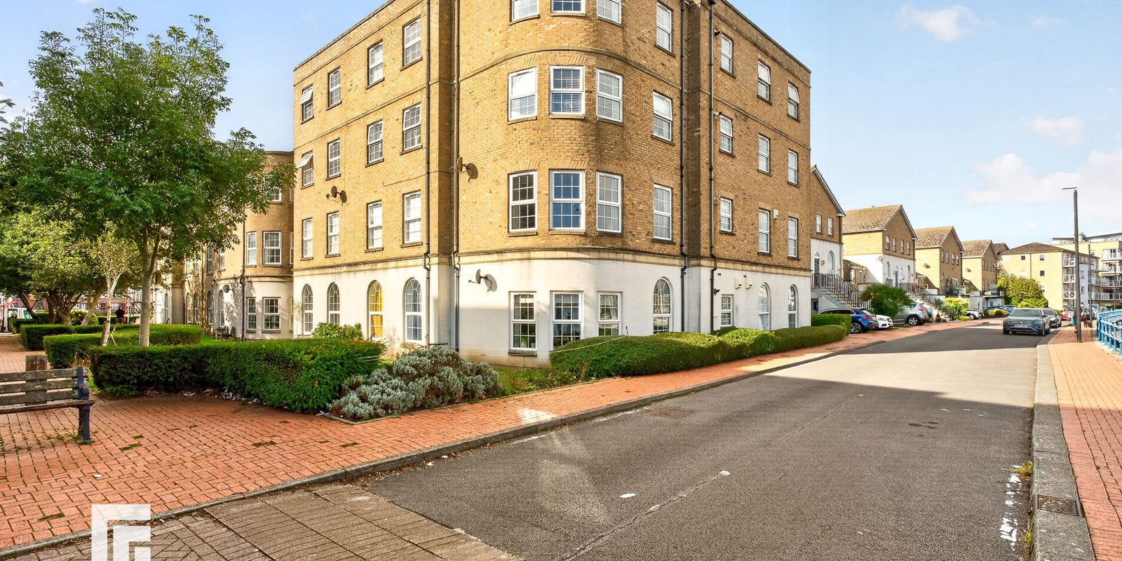Penarth: chain free waterfront apartment