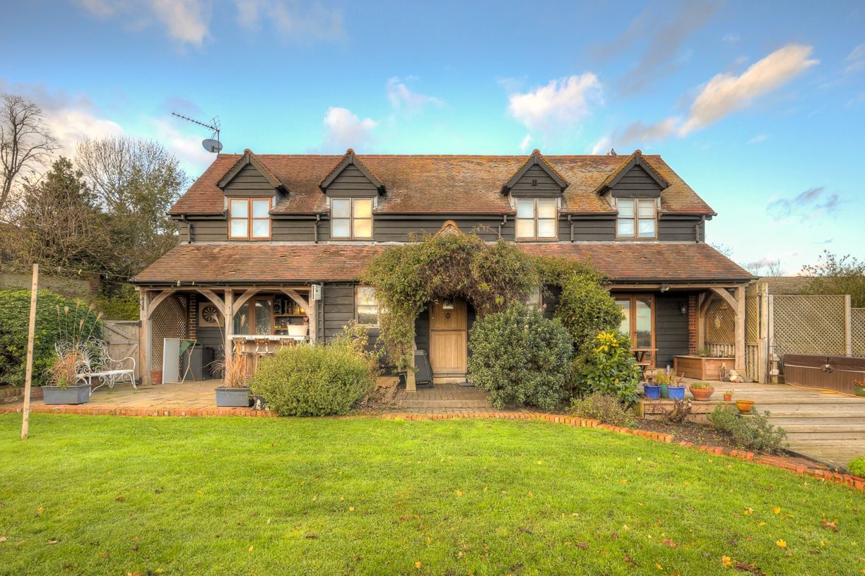 Detached House for sale with 4 bedrooms, Theydon Bois, Epping CM16