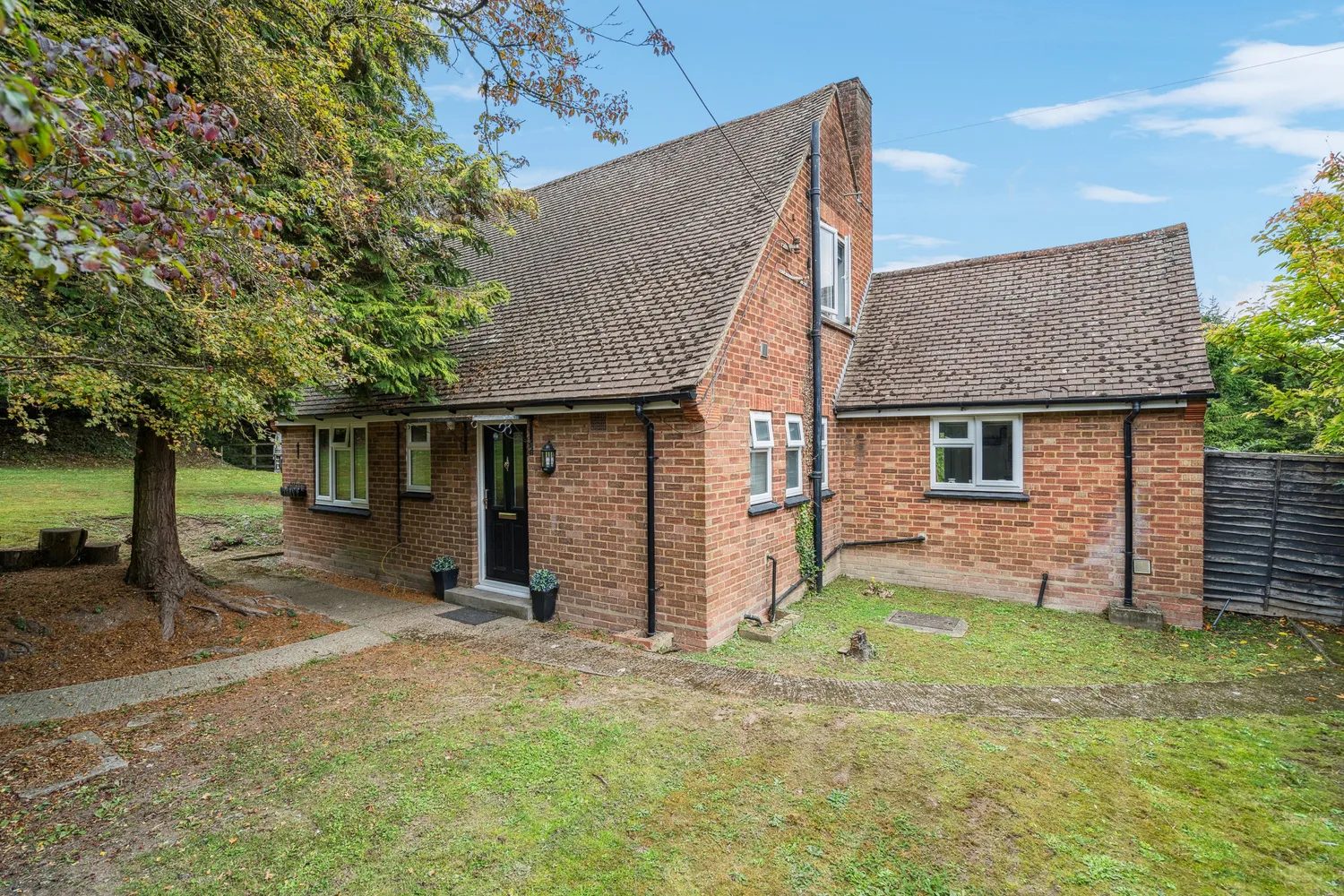 High Wycombe: equestrian with outbuildings