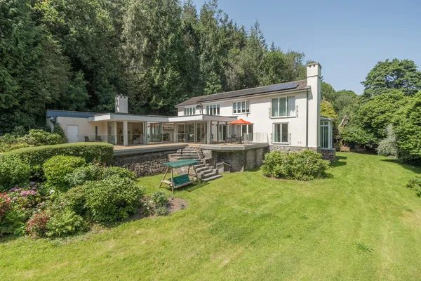 Plymouth: country house with paddocks