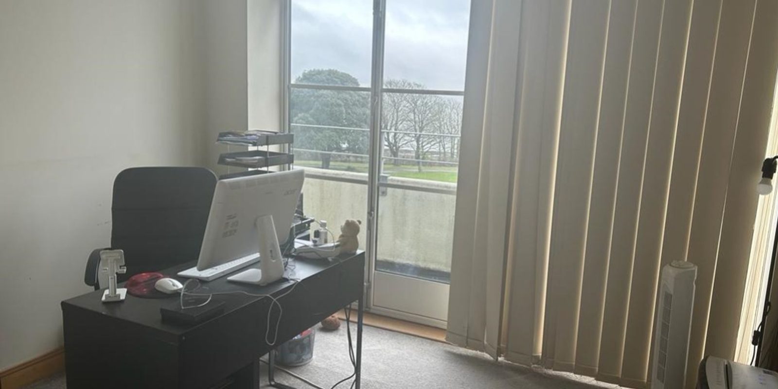 Chain free waterfront apartment, Sully
