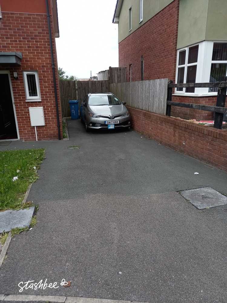 Parking Space to Rent in Oldham, OL1