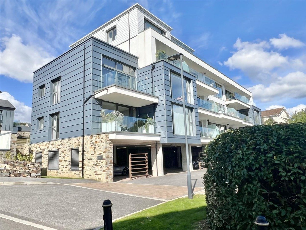 Chain free apartment, St. Austell