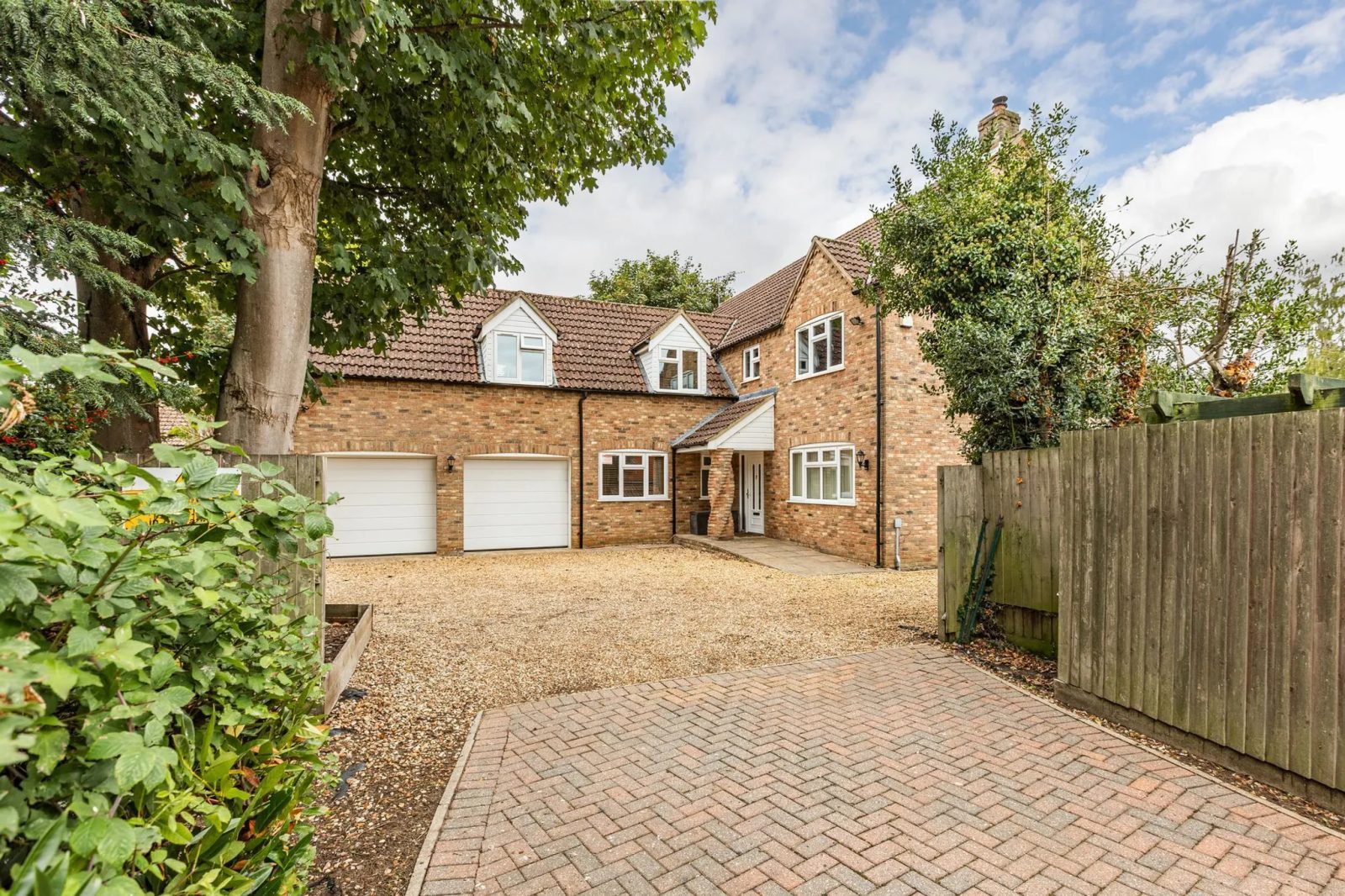 Individually Designed Five-Bedroom Ho...