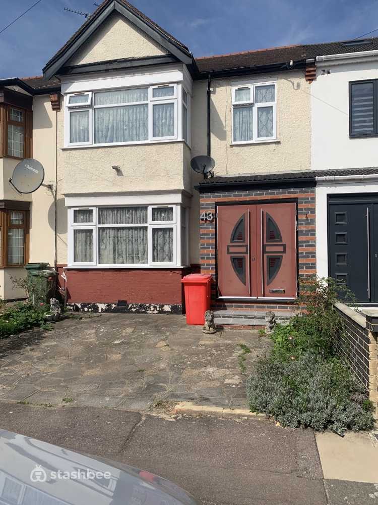 Parking Space to Rent in Ilford, IG1