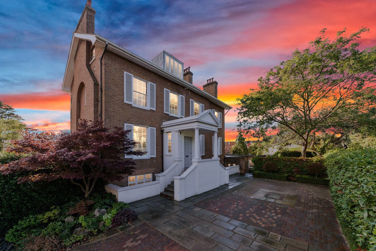 Detached House to rent with 7 bedrooms, Hampton Court Road, East Molesey