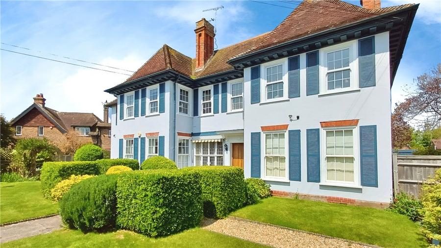 Bognor Regis: chain free apartment