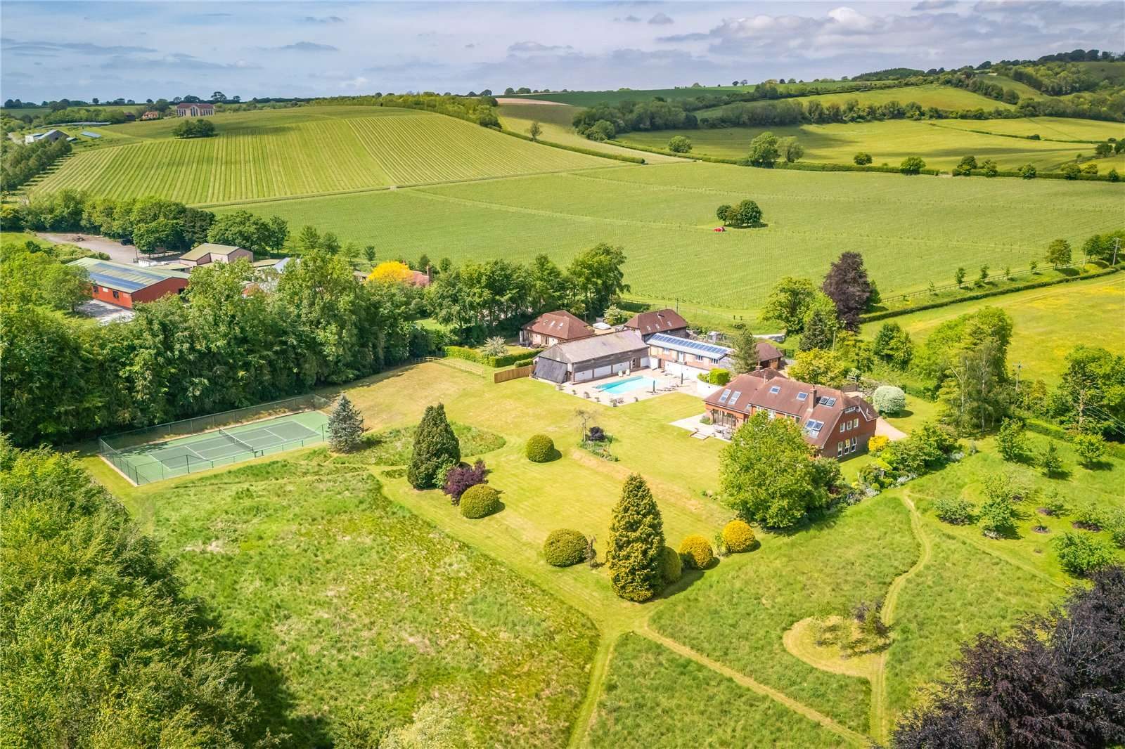 House with a pool in Southampton