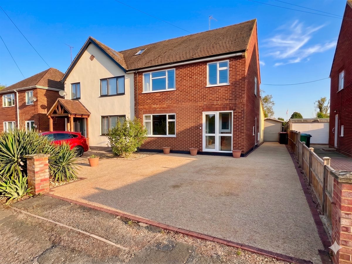 Willen Road, Newport Pagnell