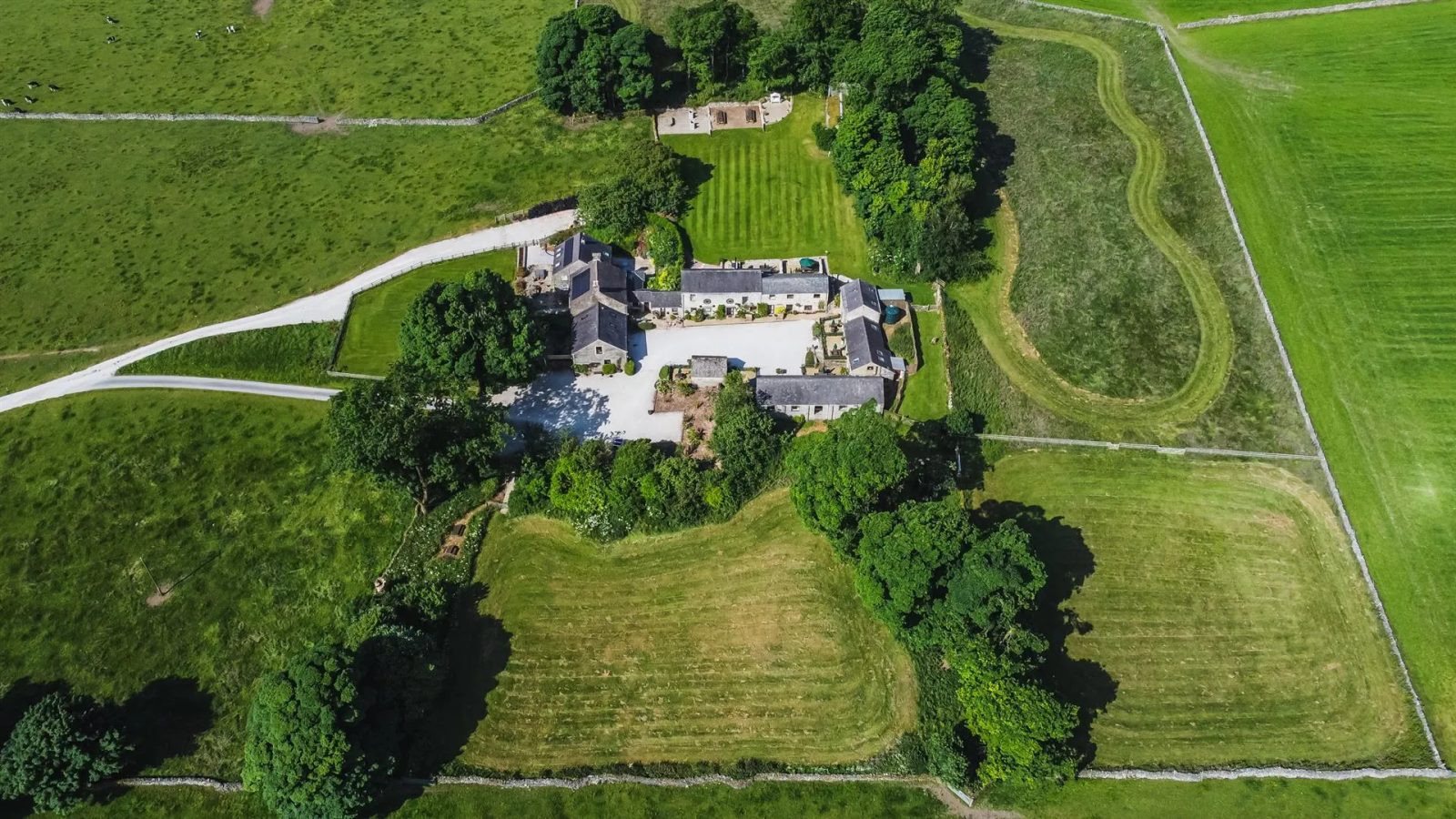 Holiday let house with outbuildings, Bakewell
