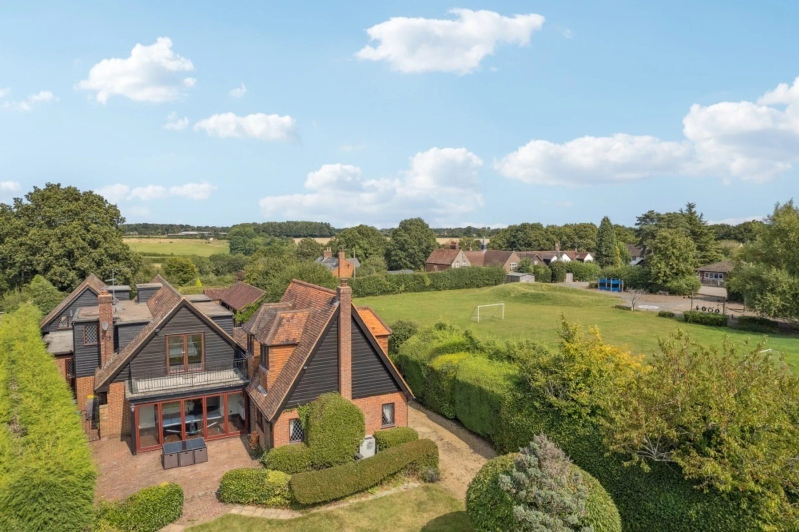 Hawridge: detached house with a pool