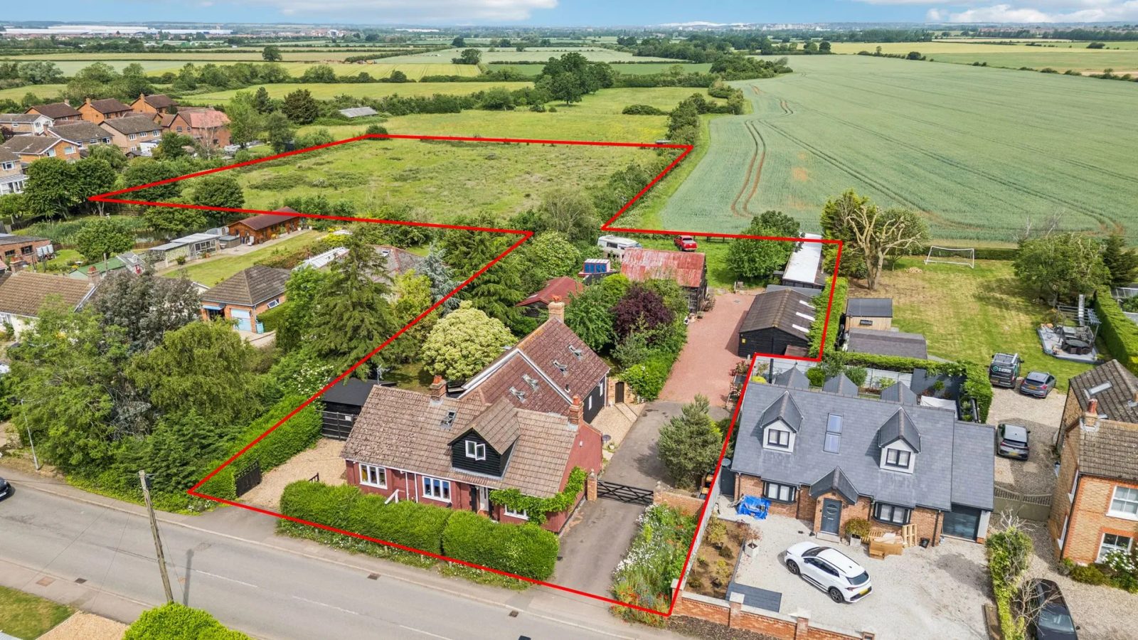 Wilstead: detached house with paddocks