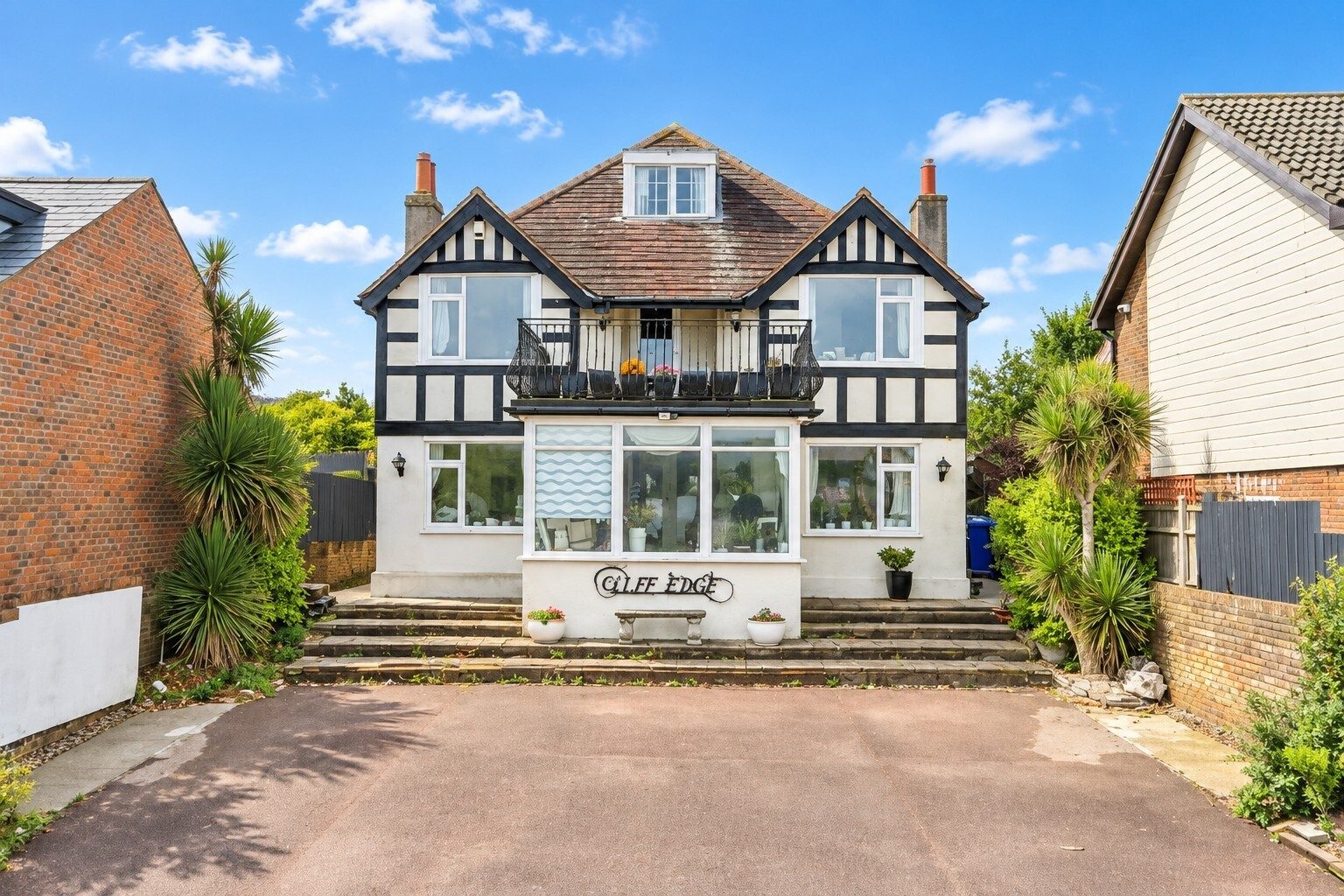 Chain free waterfront house in Sheerness