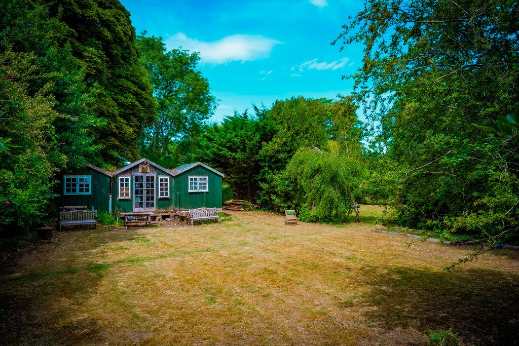 Walton-on-Thames ( For Sale )
