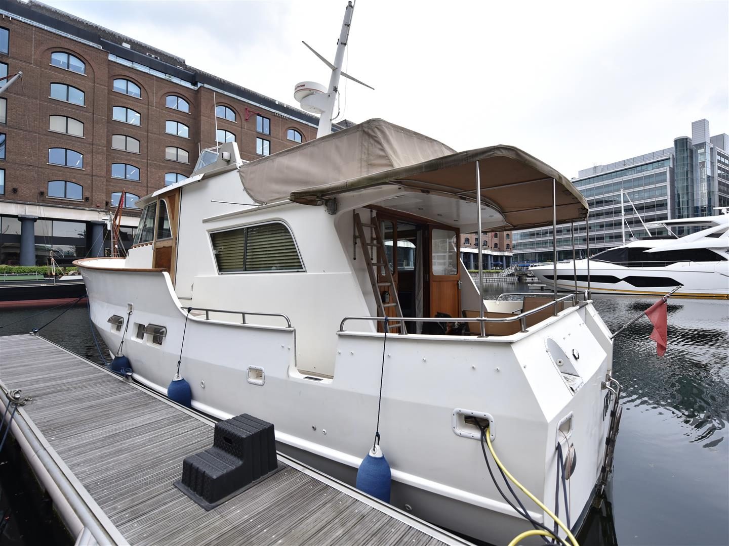 Apartment with a mooring in Are you looking
