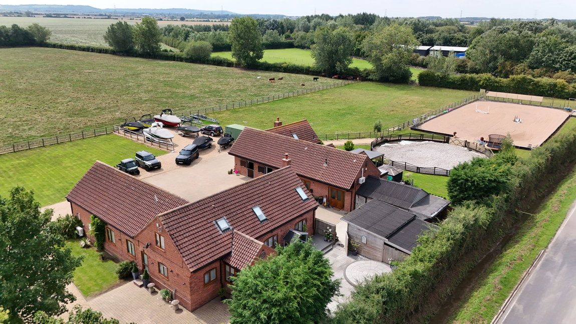 Hunters Lodge, Allington