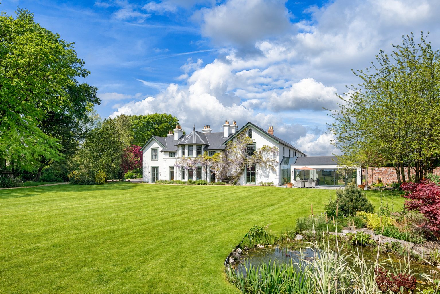 Country house with outbuildings, Wootton