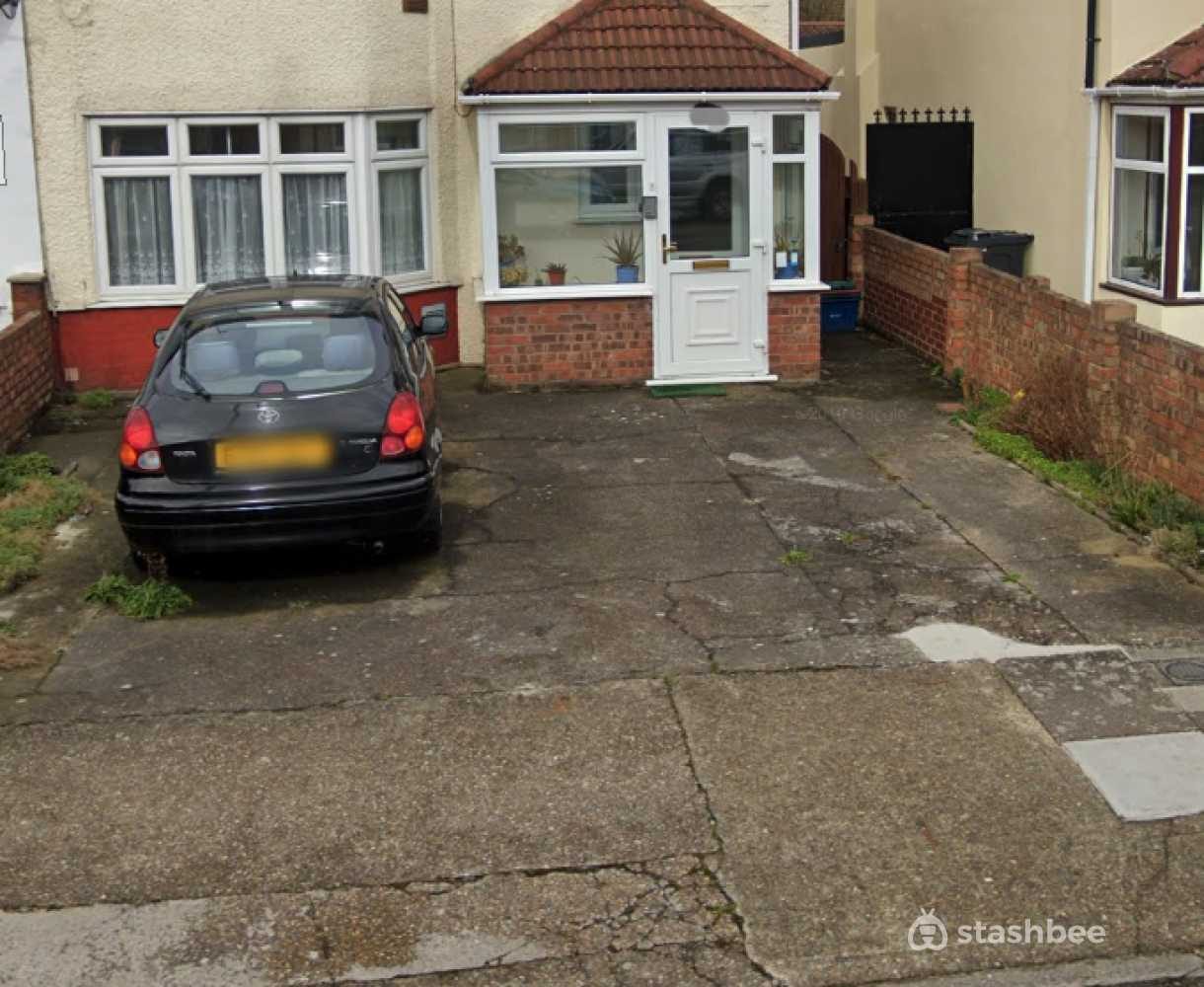 Parking Space to Rent in Hounslow, TW4