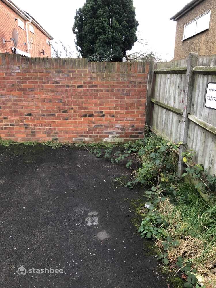 Parking Space to Rent in Dagenham, RM10