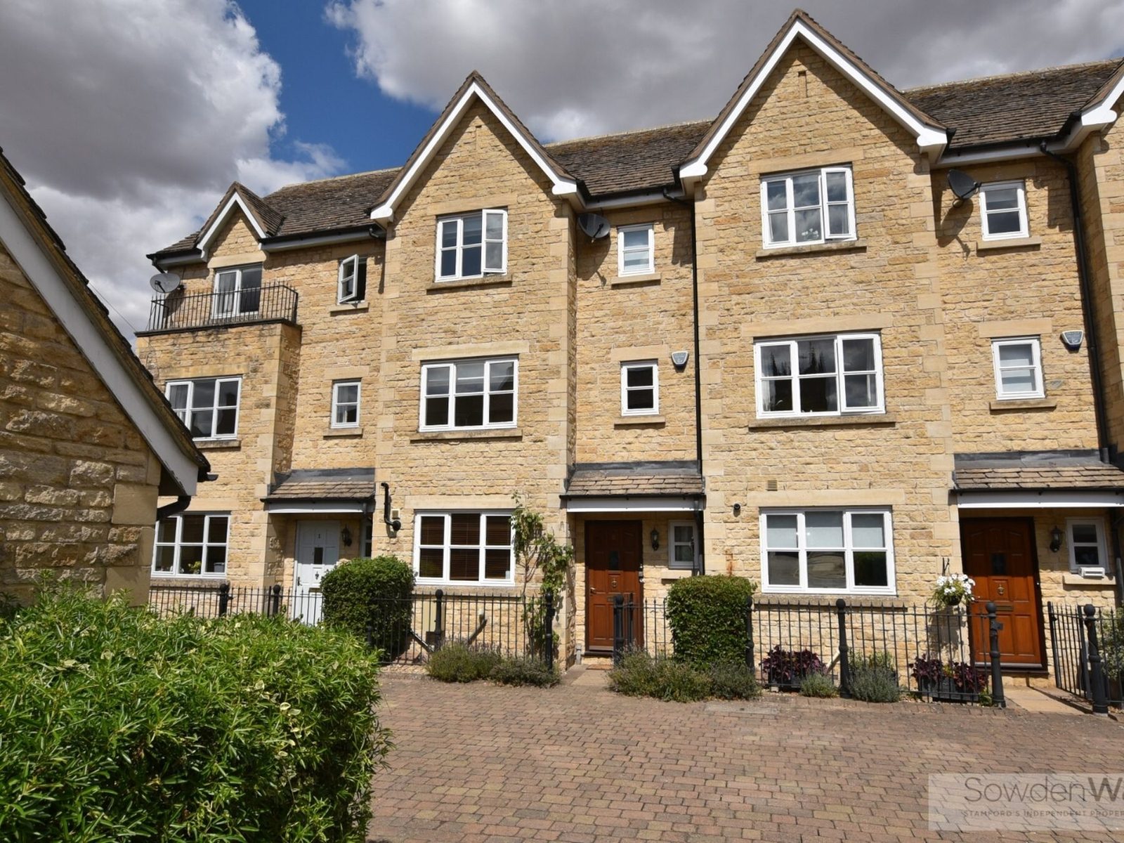 Chain free waterfront townhouse, NO CHAIN