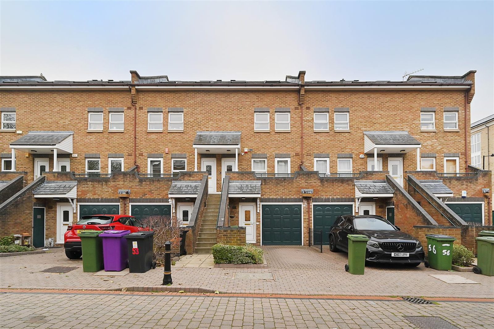 Chain free waterfront maisonette in Isle of Dogs
