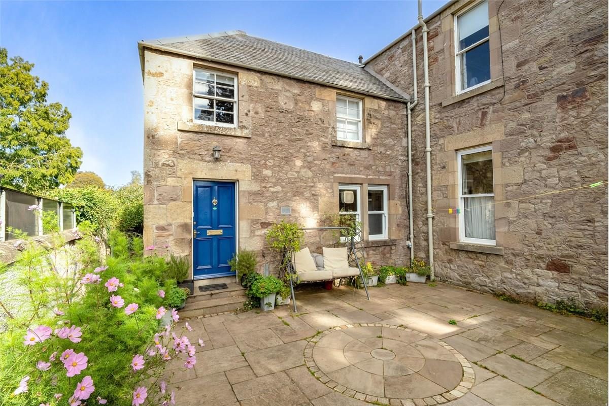 2 bed upper flat for sale in Kelso