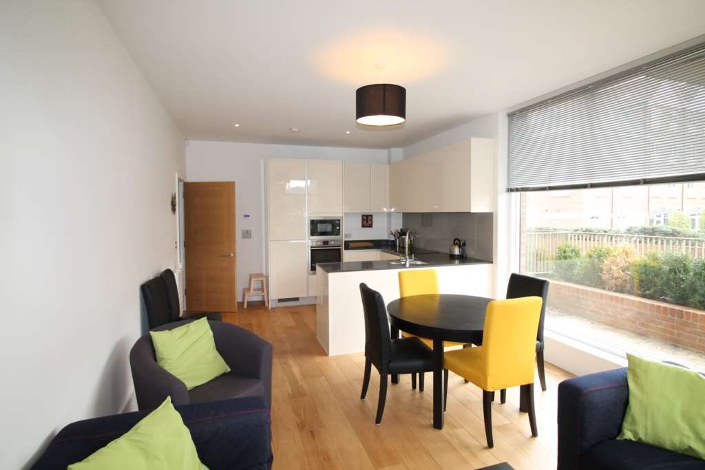 Halyards Court, Durham Wharf Drive