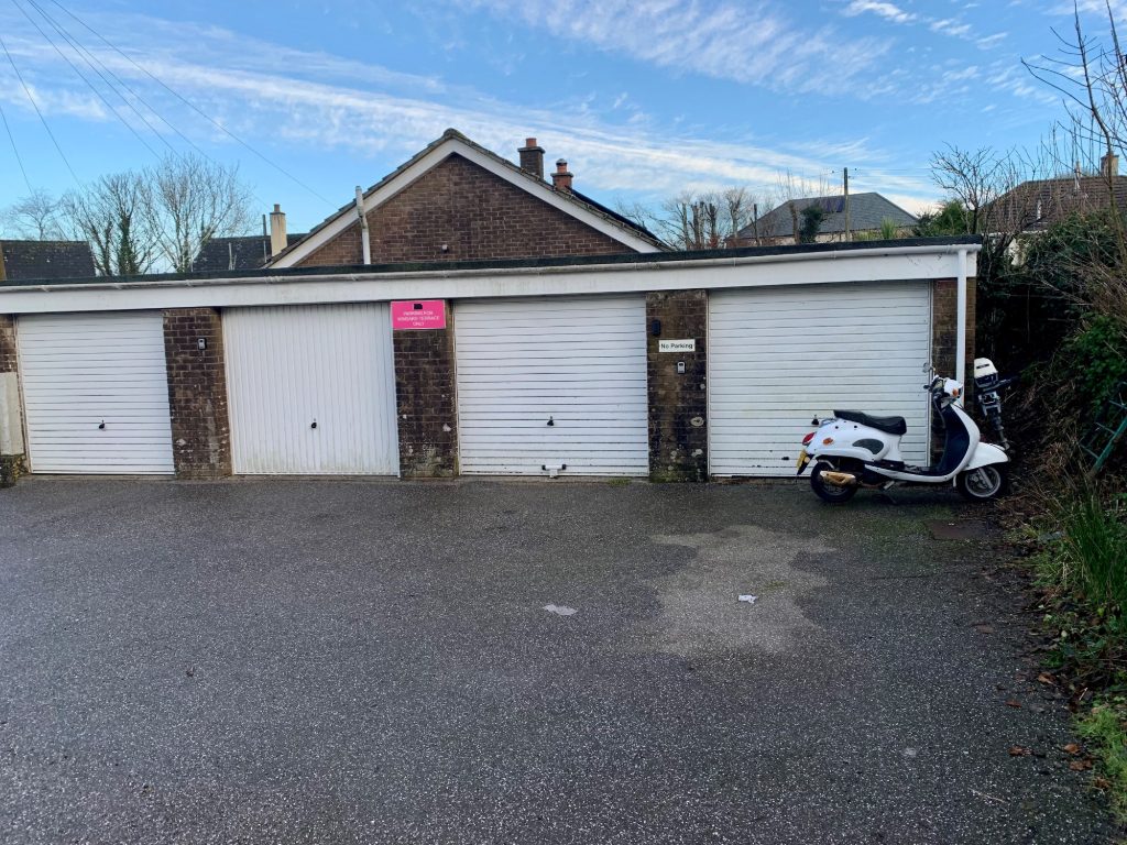 Garage on Windard Terrace
