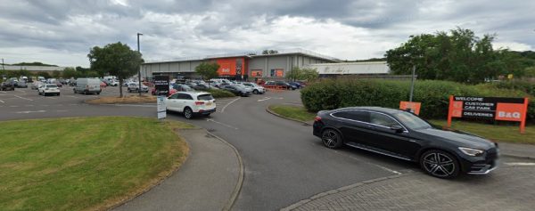 Parking at B&Q Aberdeen, AB10