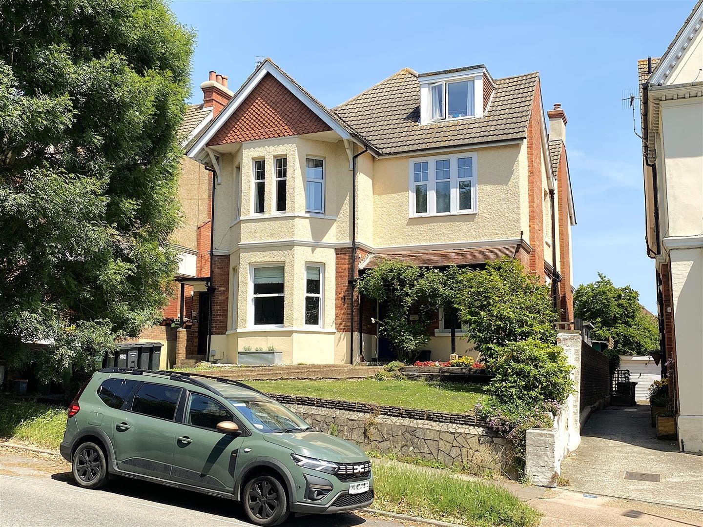 Chain free waterfront apartment, Bexhill-On-Sea