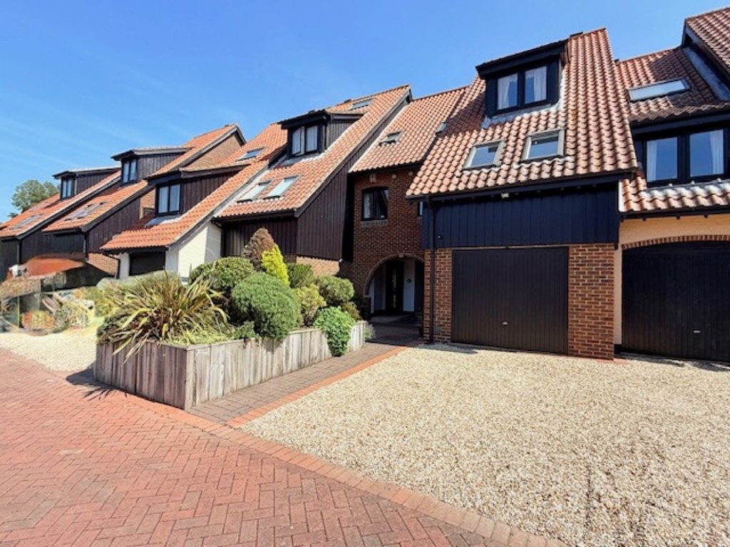 White Heather Court, Hythe Marina Village