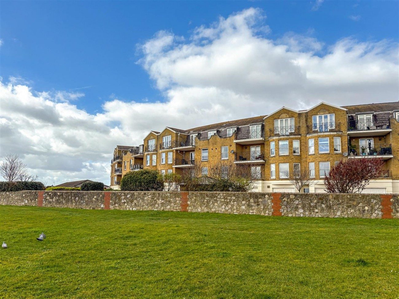 Beach Crescent
