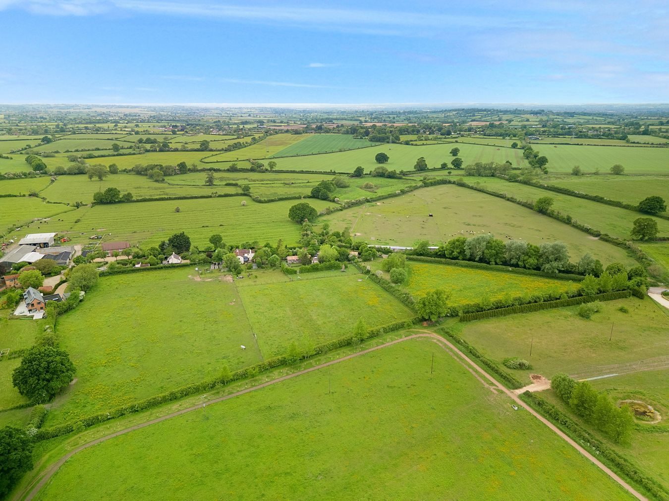 Devizes: smallholding with outbuildings