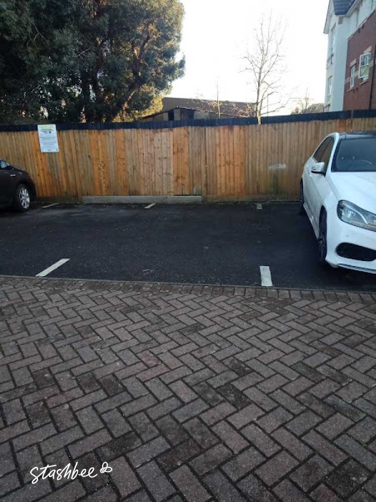 Parking Space to Rent in Hounslow, TW3